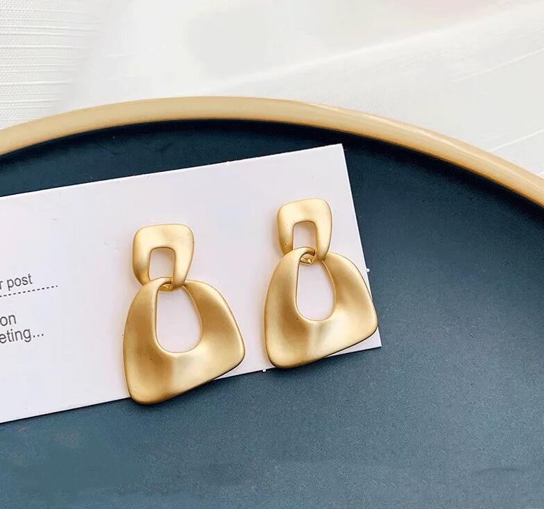 Gempoetry |S925 silver needle earrings exude a trendy and high-end vibe, with a round face that is popular on the internet. Geometric square earrings exude a vintage Hong Kong style