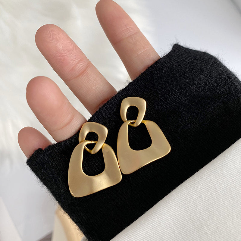 Gempoetry |S925 silver needle earrings exude a trendy and high-end vibe, with a round face that is popular on the internet. Geometric square earrings exude a vintage Hong Kong style