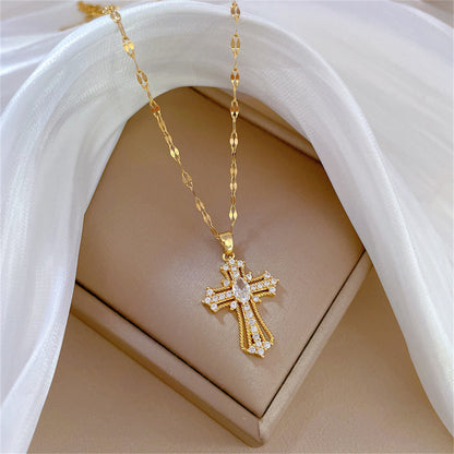 Gempoetry | Fashionable and versatile, exquisite and gorgeous pendant with a cross inlaid with cubic zirconia