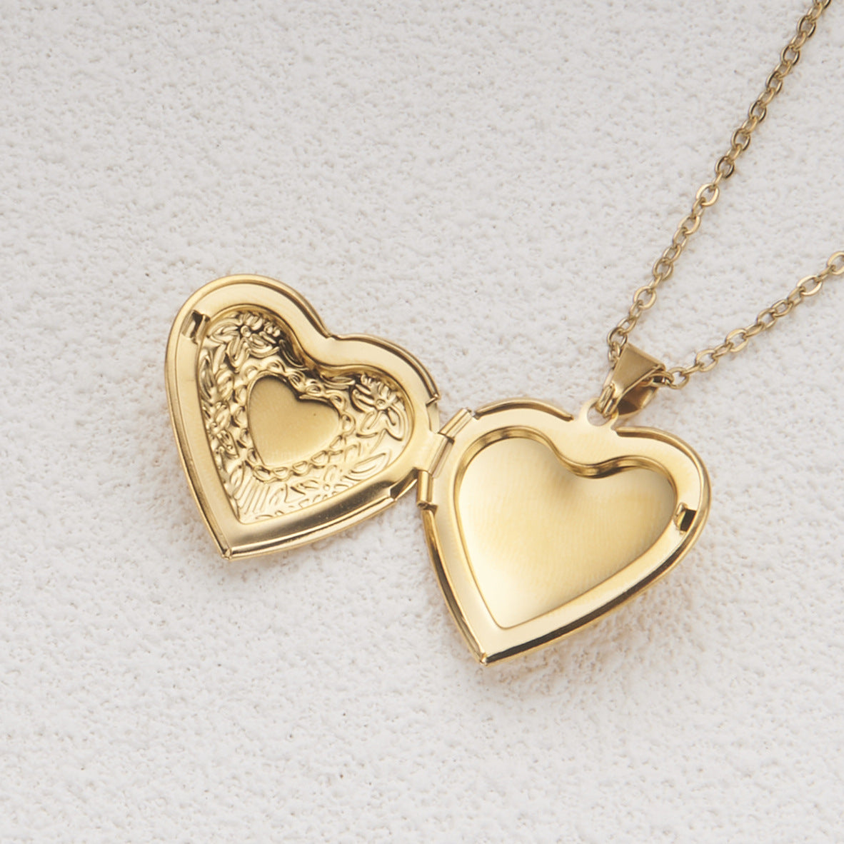 Gempoetry | Stainless steel silver gold women's style can open heart-shaped patterned photo frame box necklace